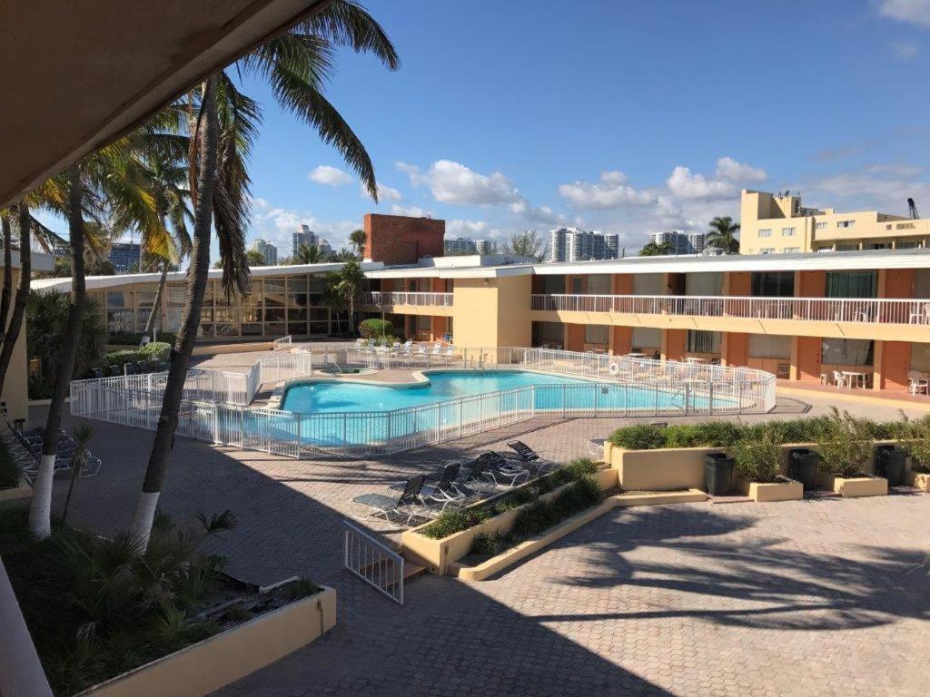 Sahara Beach Club Sunny Isles Beach Buitenkant foto